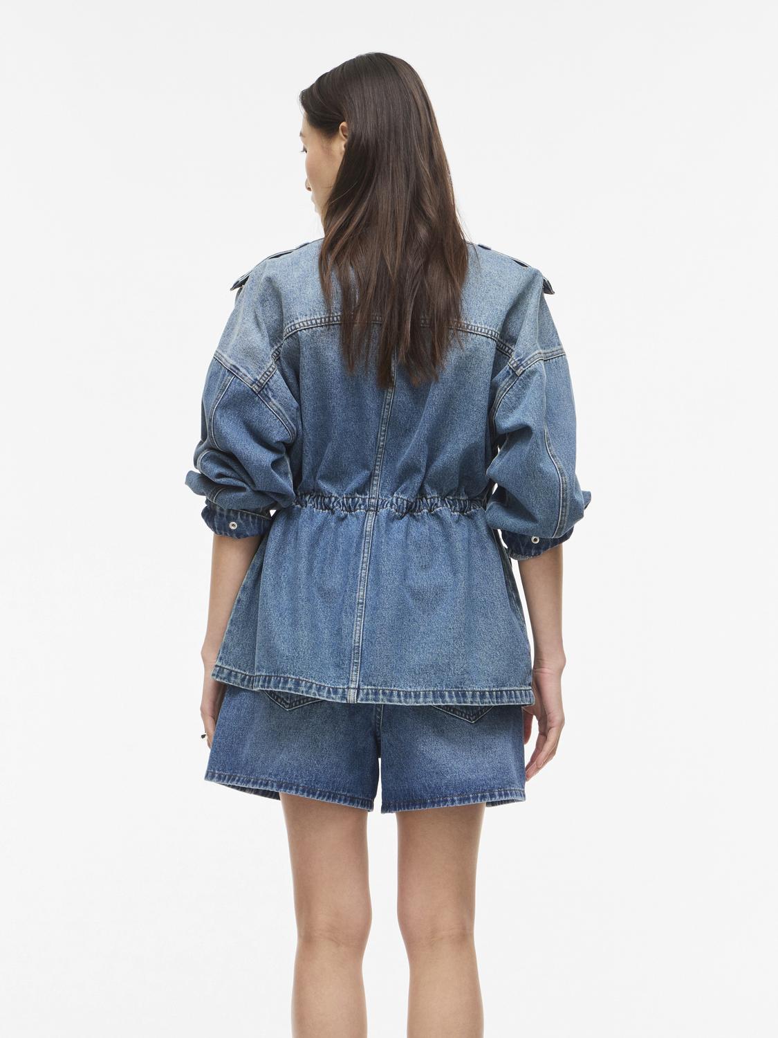model_shot-back